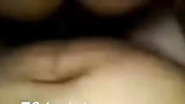 Türk kız komşusundan köpek pozisyonunda sikişiyor.