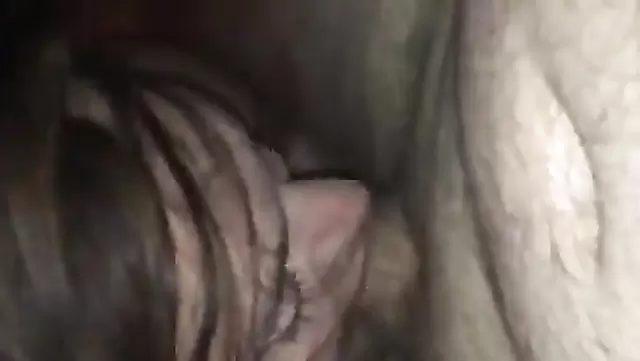 Bir kız, kıllı Türk adamın aletiyle boğuluyor.