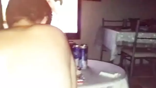 Türk kadın, kocasını bir arkadaşıyla aldattı.