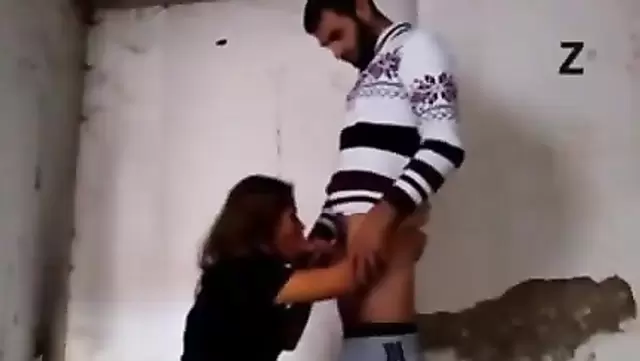 Orospu, Türk sevgilisine önce güzel bir oral çekiyor, sonra da güzelce siktiriyor.